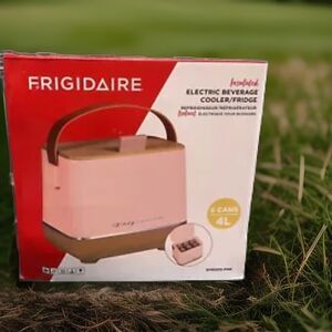 Frigidaire Insulated Electric Beverage Cooler/Fridge 6 Can NEW